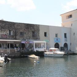 La cité lacustre de Port-Grimaud, à l'entrée de St-Tropez